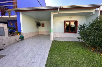Casa em condomínio com 2 dormitórios, lavanderia, cozinha, sala de estar e jantar e um banheiro. ficam na casa dois ares-condicionados. a casa possui