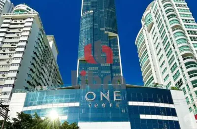 Apartamento a venda no edifício one tower em balneário camboriú/sc.