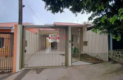 Casa a venda em maringá no jardim atami
a uma quadra da avenida carlos borges.
região de franco desenvolvimento e valorização.
próximo de escola, colégio bom jesus, igreja guadalupe, supermercado e fa
