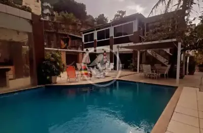 Magine morar em uma mansão cinematográfica  em um dos bairros mais desejados de vitória! codigo: 154750