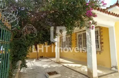 Casa Colonial com 3 quartos, em frente ao Legacy School  - São Gonçalo