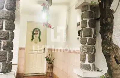 Casa à venda no Fonseca em Niterói – 4 quartos, suíte, varanda gourmet e quintal – Próxima à Ponte Rio-Niterói