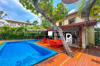 Casa à venda 4 suítes alto padrão em condominio praia do forte