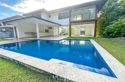 Casa à venda 5 suítes em praia do forte alto padrão condomínio com acesso à praia