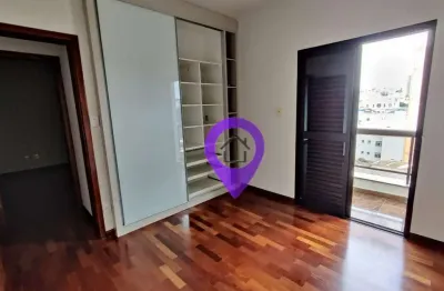 Apartamento de 150m² à venda no edifício veneza, centro de pouso alegre. 3 dormitórios, 1 suíte, vaga coberta e lazer completo.