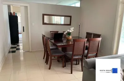 Casa térrea reformada, 3 suítes, sala ampla, churrasqueira no jardim