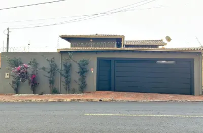 Casa com 3 quartos à venda na Rua Professor Hilário da Rocha, Vila Santo Eugênio, Campo Grande