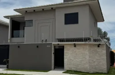 Sobrado de esquina com 03 suítes, 03 vagas de garagem em excelente localização no bairro vilas boas