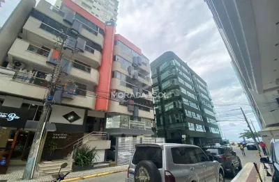 Apartamento quadra mar na melhor localização de meia praia