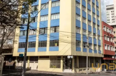 Apartamento com 3 quartos para alugar na Alameda Cabral, 246, Centro, Curitiba