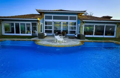 Mansão debruçada ao mar onde as  águas são  mornas e cristalinas!