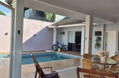 Casa à venda em maringá com piscina e energia solar na zona 08 de maringá
