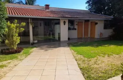 Casa à venda na zona 2 maringá – ampla e bem localizada com 4 quartos e 2 suítes