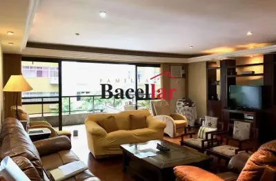 Apartamento de quatro quartos e três suítes à venda na tijuca