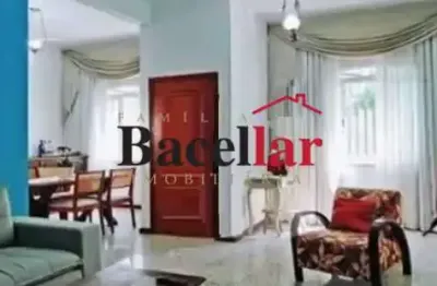 Casa de vila com 3 quartos e 2 banheiros à venda na tijuca!!! rua itacuruçá!!!