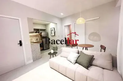 Apartamento 2 quartos , suíte, totalmente reformado e mobiliado quadra da praia