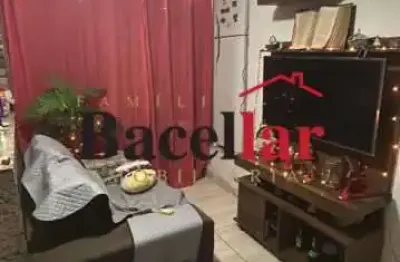 Casa com 2 quartos para alugar na Estrada do Rio Jequia, Zumbi, Rio de Janeiro