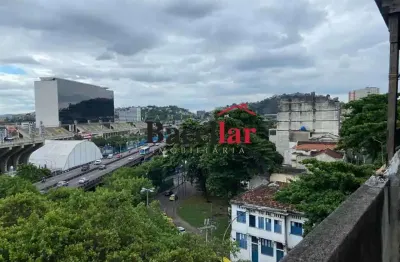 Apartamento com Área Privativa :  / Residencial / Santa Teresa