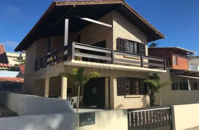 Casa com 2 quartos para alugar na rua, 15, bombas, bombinhas por r$ 900