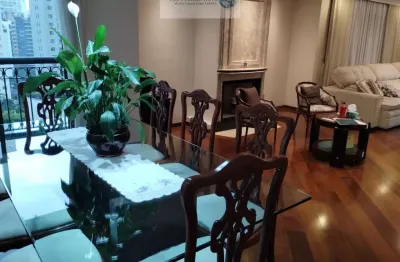 Apartamento de Alto Padrão com 4 suítes 4 vagas amplo ensolarado em área nobre no Klabin na região da Vila Mariana.