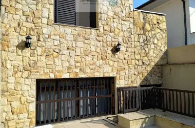 Casa ampla e ensolarada e dormitórios 1 suíte 2 vagas, localizada em área nobre da vila mariana, jardim da glória, com ótima e fácil mobilidade, rua arborizada.