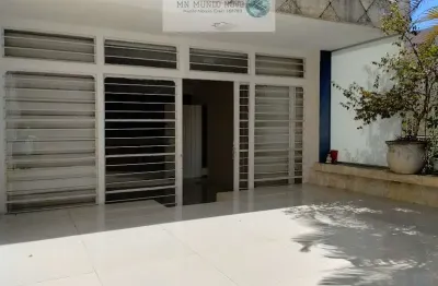 Casa com 3 dormitórios sendo 1 suíte, escritório, piscina, churrasqueira, 3 vagas, excelente localização em área estritamente residencial z1 na região da vila mariana / jardim da glória