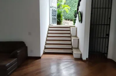 Casa no jardim guedala com 4 dormitórios, sendo 2 tipos suítes, escritório, muito jardim e 6 vagas