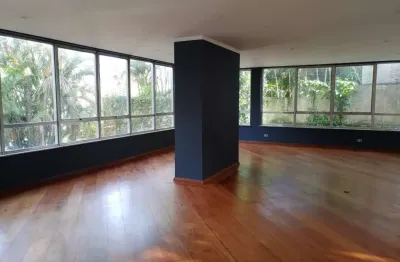 Casa no jardim guedala com 4 dormitórios, sendo 2 tipos suítes, escritório, muito jardim e 6 vagas