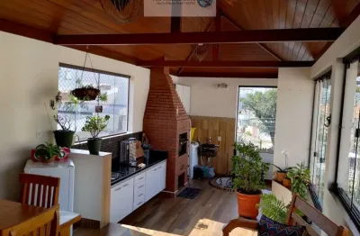 Casa no Ipiranga / Vila Monumento, toda reformada, muito bem conservada, com 3 dormitórios, 1 suíte, sala, cozinha americana, churrasqueira, 1 vaga