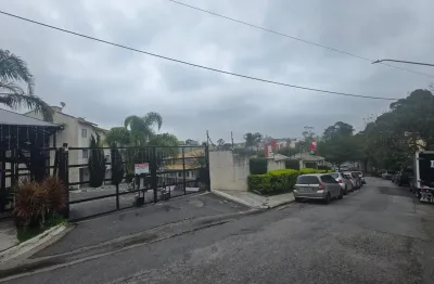 Sobrado  em condomínio fechado, com lazer completo, 02 dormitórios!!