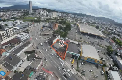 Aluguel anual: terreno comercial de 650m no centro de balneário camboriú