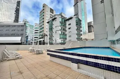 Aluguel anual: apartamento de 1suíte mobiliado na quadra do mar em balneário camboriú.
