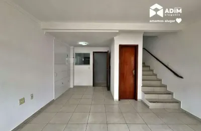 Aluguel anual: sobrado com 2 suítes, churrasqueira, sem mobilia e garagem. no centro de balneário camboriú