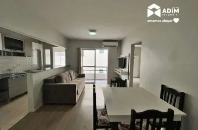 Aluguel anual: apartamento 2 dormitórios, mobiliado, sacada e garagem rotativa. no centro de balneário camboriú