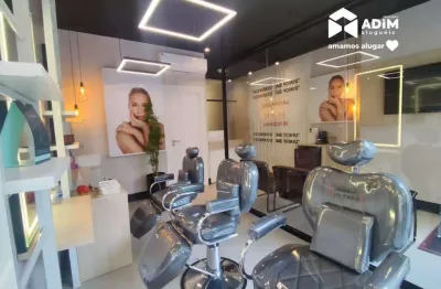 Aluguel anual: sala mobiliada e equipada de 99mt² privativos para salão de beleza no centro de balneário camboriú - sc