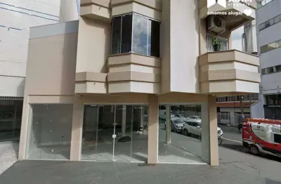 Aluguel comercial, sala com 87 metros reformada, com vitrine no centro de balneário camboriú.