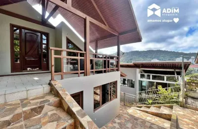 Aluguel anual: casa semi mobiliada com 3 quartos sendo 2 suítes - cabeçudas itajaí a poucos metros do mar.