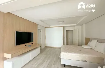 Aluguel Anual: Apartamento Garden mobiliado, com pé-direito alto e 4 dormitórios sendo 3 suítes, no centro de Balneário Camboriú.