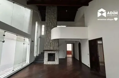 Aluguel Anual: Casa Comercial com 5 salas, 5 banheiros no centro de Balneário Camboriú