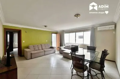 Apartamento semi mobiliado com 3 quartos no centro de Balneário Camboriú a poucos metros do mar.