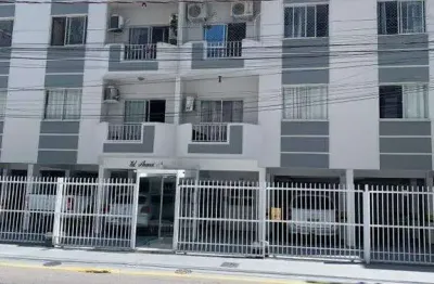 Aluguel Anual: Apartamento mobiliado sendo 3 dormitórios no centro de Balneário Camboriú
