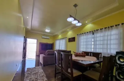 Confortável casa tipo para venda em morada do campo com 3 quartos, 180m²