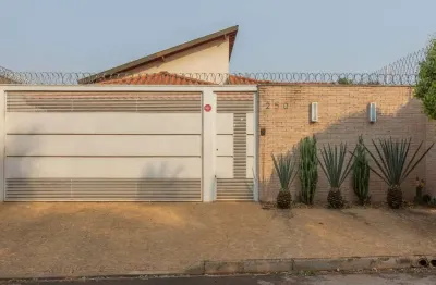 Agradável casa tipo para venda em residencial são judas tadeu com 3 quartos, sendo 2 suítes, 178m²