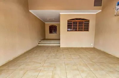 Casa espaçosa com 3 dormitórios, suíte e amplo terraço com churrasqueira -  jard