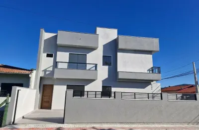 Excelente sobrado novo de esquina com 02 suítes - localizado no bairro meia praia navegantes.