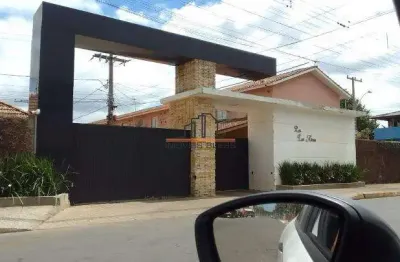 Casa em condomínio localizada no bairro rio branco/canoas