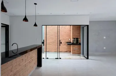 Oportunidade para morar bem e investir com segurança: excelente casa no Jardim Luiza II