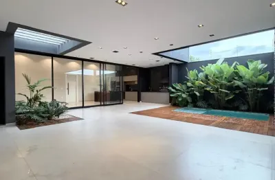 ️Casa Espetacular à Venda no Santa Lúcia - ótima localização - 3 Suítes