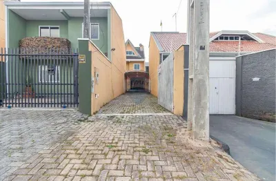 Sobrado à Venda, Bairro Uberaba 4 Quartos. Curitiba. Parana