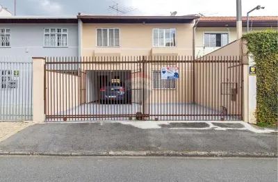 Sobrado com amplo quintal  em uberaba, curitiba - ótimo preço!